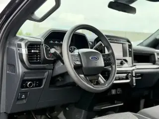 Ford F-150 2023 4x4 XL 4 puertas SuperCrew 5.5 pies SB