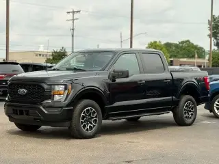 Ford F-150 2023 4x4 XL 4 puertas SuperCrew 5.5 pies SB
