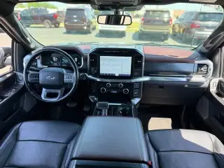 Ford F-150 2023 4x4 Lariat 4 puertas SuperCrew 6.5 pies. Caja corta
