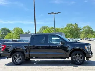 Ford F-150 2023 4x4 Lariat 4 puertas SuperCrew 6.5 pies. Caja corta