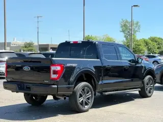 Ford F-150 2023 4x4 Lariat 4 puertas SuperCrew 6.5 pies. Caja corta