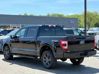 Ford F-150 2023 4x4 Lariat 4 puertas SuperCrew 6.5 pies. Caja corta