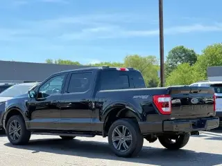 Ford F-150 2023 4x4 Lariat 4 puertas SuperCrew 6.5 pies. Caja corta