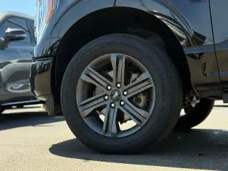 Ford F-150 2023 4x4 Lariat 4 puertas SuperCrew 6.5 pies. Caja corta