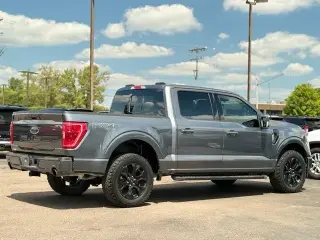 Ford F-150 2022 4x4 XLT 4 puertas SuperCrew 5.5 pies. Caja corta