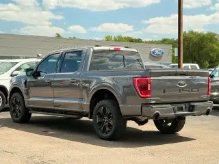 Ford F-150 2022 4x4 XLT 4 puertas SuperCrew 5.5 pies. Caja corta