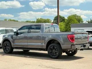 Ford F-150 2022 4x4 XLT 4 puertas SuperCrew 5.5 pies. Caja corta