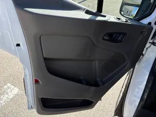 Ford Transit 2025 250 3 puertas LWB Techo Bajo Furgón de Carga