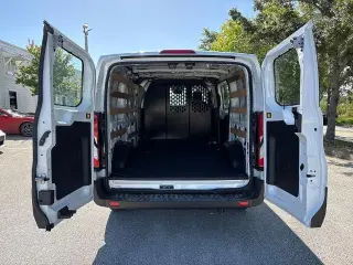 Ford Transit 2025 250 3 puertas LWB Techo Bajo Furgón de Carga