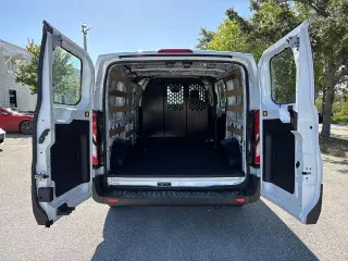 Ford Transit 2025 250 3 puertas LWB Techo Bajo Furgón de Carga
