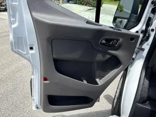 Ford Transit 2025 250 3 puertas SWB Techo Bajo Furgón de Carga