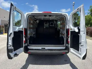 Ford Transit 2025 250 3 puertas SWB Techo Bajo Furgón de Carga