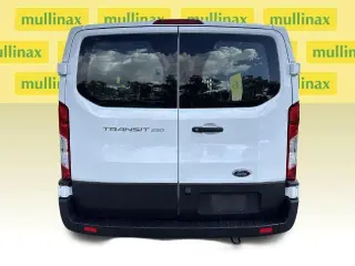 Ford Transit 2025 250 3 puertas SWB Techo Bajo Furgón de Carga