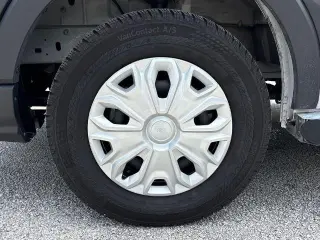 Ford Transit 2025 250 3 puertas SWB Techo bajo Furgón de carga