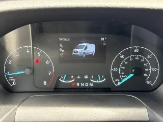 Ford Transit 2025 250 3 puertas SWB Techo bajo Furgón de carga