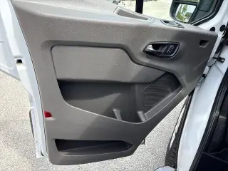 Ford Transit 2025 250 3 puertas SWB Techo bajo Furgón de carga