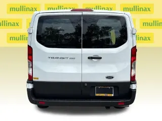 Ford Transit 2025 250 3 puertas SWB Techo bajo Furgón de carga