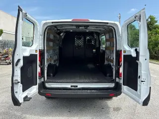 Ford Transit 2025 250 3 puertas SWB Techo bajo Furgón de carga