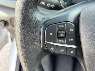 Ford Transit 2025 250 3DR LWB Techo Bajo Furgón de Carga