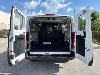 Ford Transit 2025 250 3DR LWB Techo Bajo Furgón de Carga