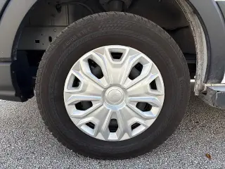 Ford Transit 2025 250 3DR LWB Techo Bajo Furgón de Carga