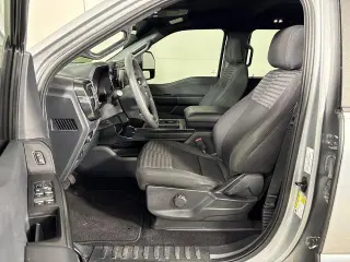 Ford F-150 2023 4x4 XL 4 puertas SuperCrew 5.5 pies. SB