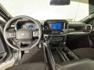 Ford F-150 2023 4x4 XL 4 puertas SuperCrew 5.5 pies. SB