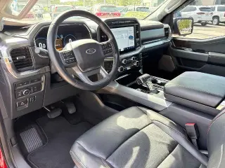 Ford F-150 2022 4x4 Lariat 4 puertas SuperCrew 5.5 pies. Caja corta
