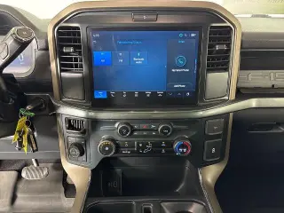 Ford F-150 2025 4x4 STX 4 puertas SuperCrew 5.5 pies. SB
