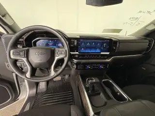 Chevrolet Silverado 1500 2025 4x2 RST 4 puertas Cabina Crew 5.8 pies. Caja corta