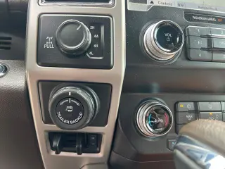 Ford F-150 2019 4x4 King Ranch 4 puertas SuperCrew 5.5 pies. SB