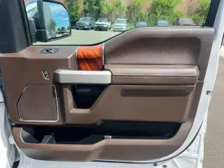 Ford F-150 2019 4x4 King Ranch 4 puertas SuperCrew 5.5 pies. SB
