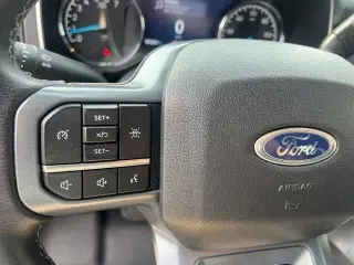 Ford F-150 2023 4x4 XLT 4 puertas SuperCrew 5.5 pies. SB