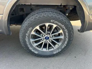 Ford F-150 2020 4x4 XLT 4 puertas SuperCrew 5.5 pies. SB