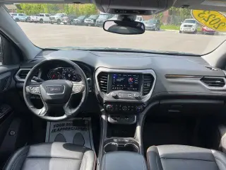 GMC Acadia 2023 4x4 AT4 4 puertas SUV