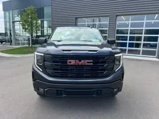 GMC Sierra 1500 2023 4x4 Elevation Standard 4 puertas Doble Cabina 1.98 m (6.6 pies) Caja Corta