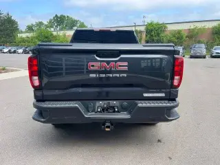 GMC Sierra 1500 2023 4x4 Elevation Standard 4 puertas Doble Cabina 1.98 m (6.6 pies) Caja Corta