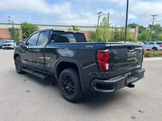 GMC Sierra 1500 2023 4x4 Elevation Standard 4 puertas Doble Cabina 1.98 m (6.6 pies) Caja Corta