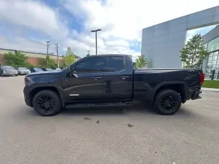 GMC Sierra 1500 2023 4x4 Elevation Standard 4 puertas Doble Cabina 1.98 m (6.6 pies) Caja Corta