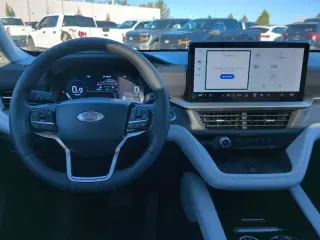 Ford Explorer 2025 AWD Platinum 4 puertas SUV