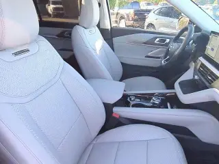 Ford Explorer 2025 AWD Platinum 4 puertas SUV