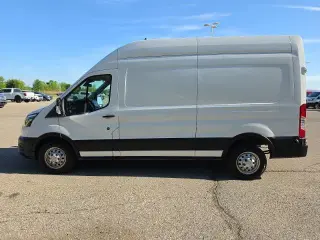 Ford Transit 2023 AWD 350 3 puertas LWB Techo Alto Furgón de Carga