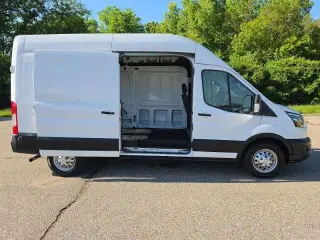 Ford Transit 2023 AWD 350 3 puertas LWB Techo Alto Furgón de Carga