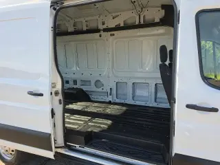 Ford Transit 2023 AWD 350 3 puertas LWB Techo Alto Furgón de Carga
