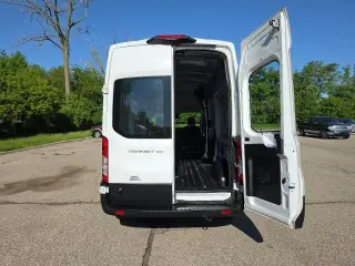 Ford Transit 2023 AWD 350 3 puertas LWB Techo Alto Furgón de Carga