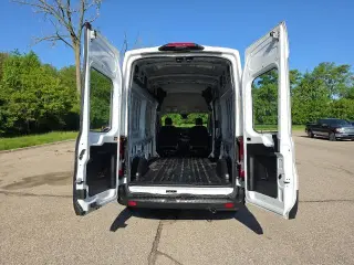 Ford Transit 2023 AWD 350 3 puertas LWB Techo Alto Furgón de Carga
