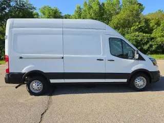 Ford Transit 2023 AWD 350 3 puertas LWB Techo Alto Furgón de Carga