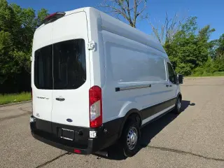 Ford Transit 2023 AWD 350 3 puertas LWB Techo Alto Furgón de Carga