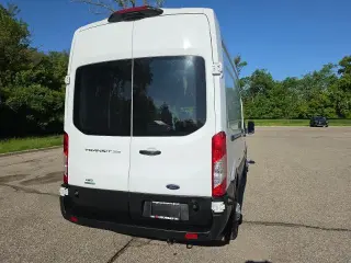 Ford Transit 2023 AWD 350 3 puertas LWB Techo Alto Furgón de Carga