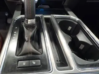 Ford F-150 2020 4x4 Platinum 4 puertas SuperCrew 5.5 pies. SB